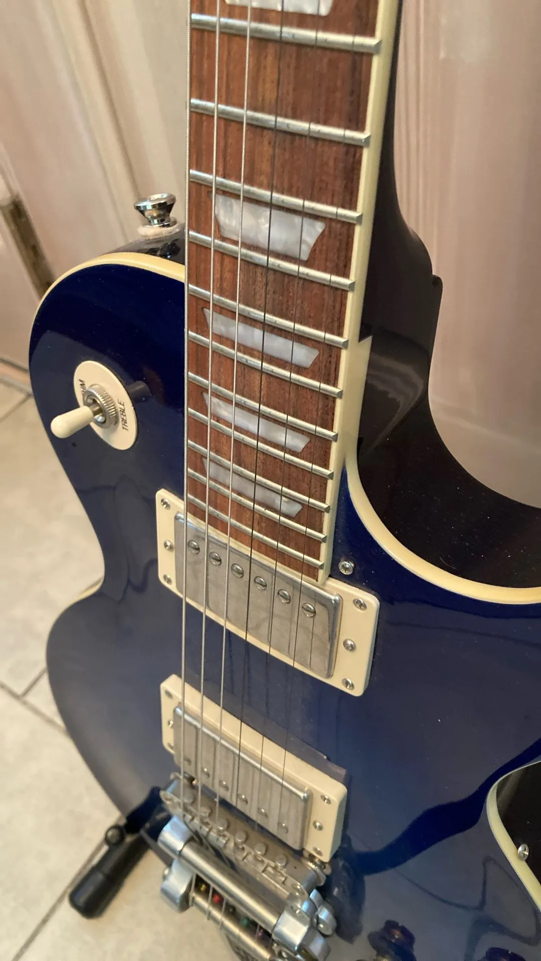 Epiphone Les Paul w/Bigsby image indicator(7)