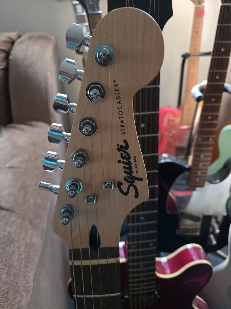 Fender Squier Stratocaster image indicator(4)