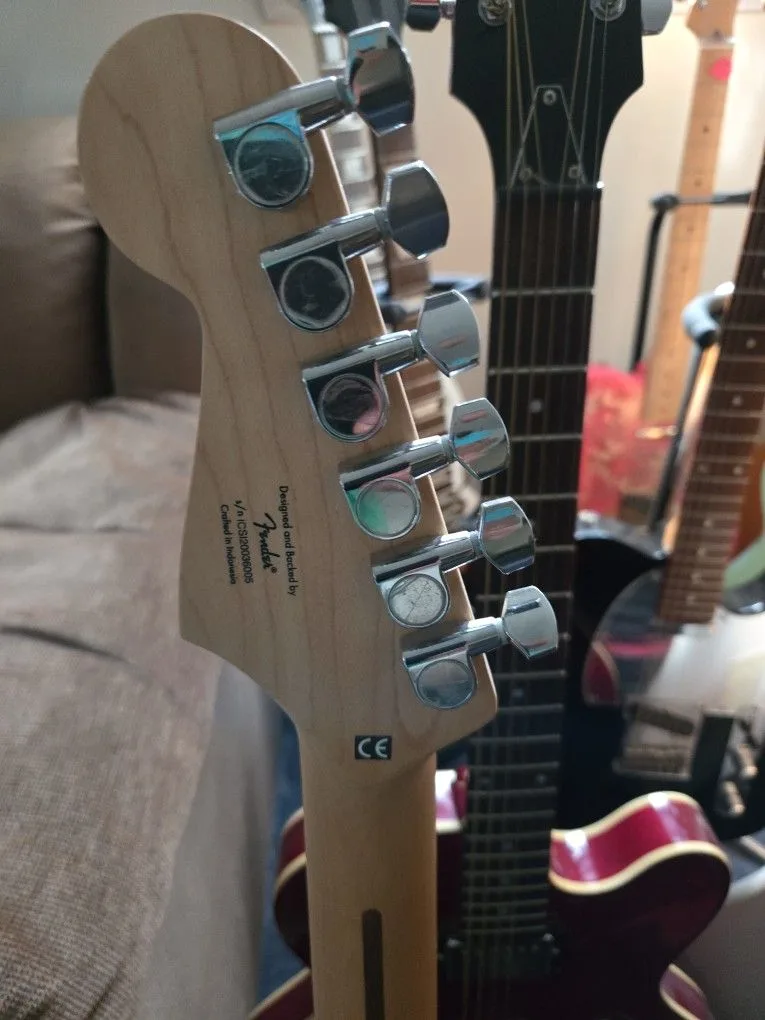 Fender Squier Stratocaster image indicator(5)