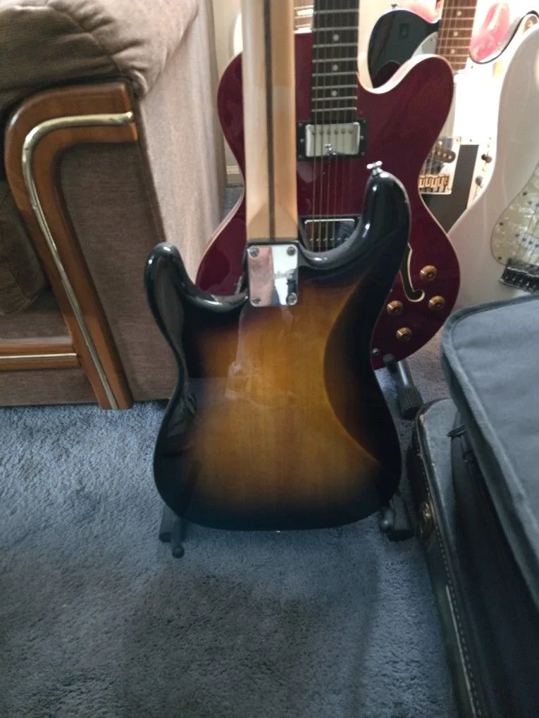 Fender Squier Stratocaster image indicator(6)