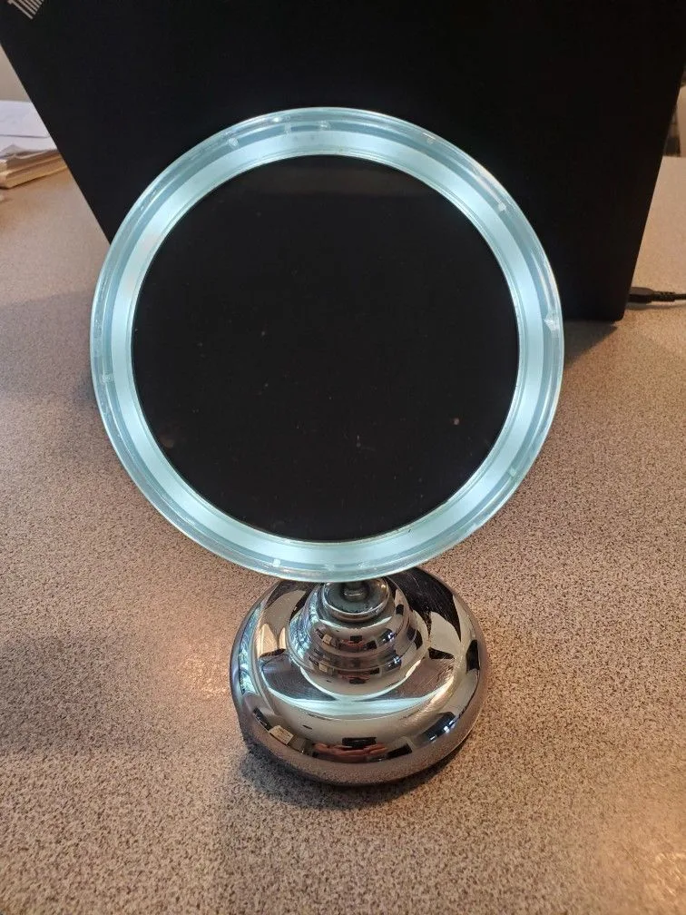 Vanity Lighted Makeup Mirror image indicator(4)