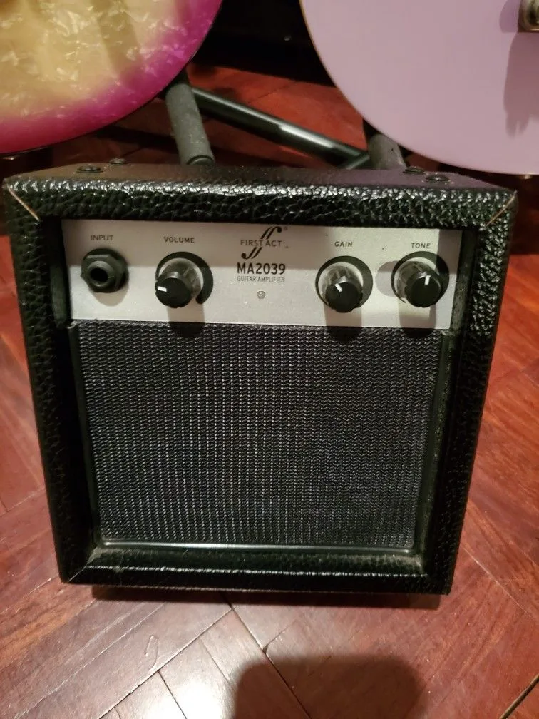 Guitar Amplifiers - Fender, Marshall, Peavey, and More image indicator(4)