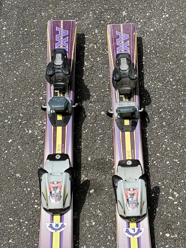 Axis Sundown Skis with Bindings image indicator(2)