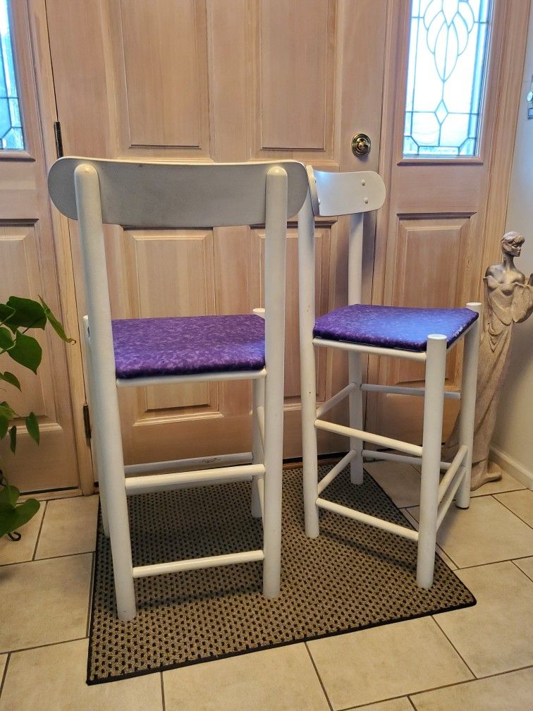 Pair of Wooden Bar Stools - photo 2