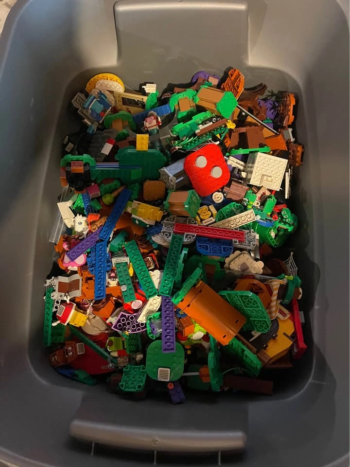 49 lbs of LEGO - Minecraft, Super Mario, Marvel, Batman - photo 2