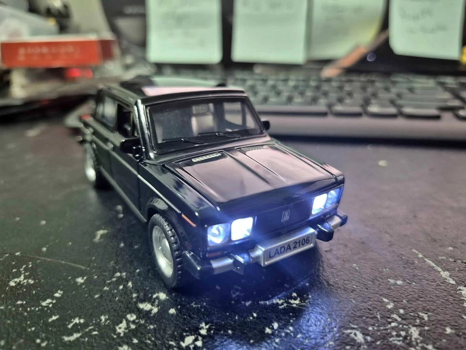 LADA Zhiguli 2106 Die cast car model with lights and sounds
