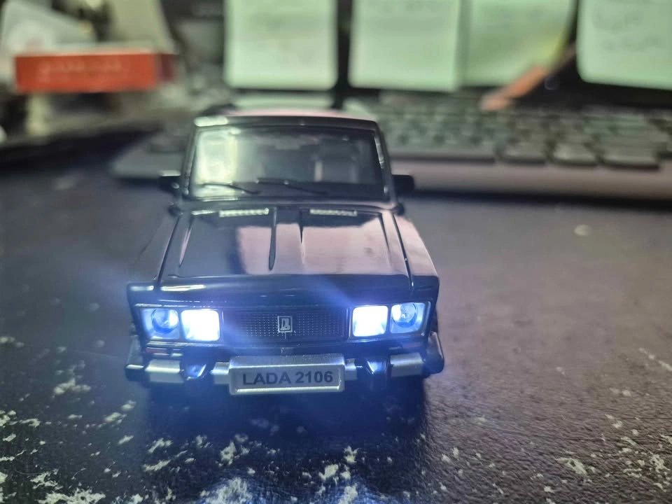 LADA Zhiguli 2106 Die cast car model with lights and sounds - photo 2