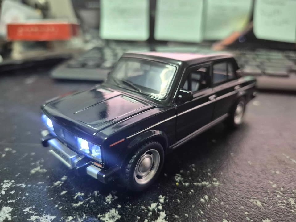 LADA Zhiguli 2106 Die cast car model with lights and sounds - photo 3