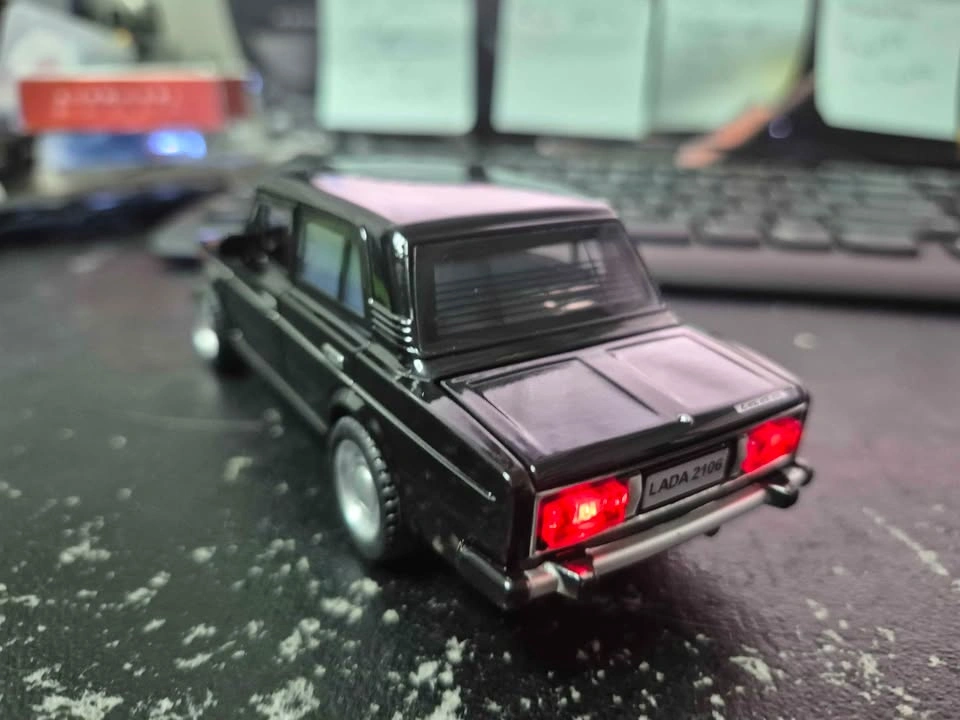 LADA Zhiguli 2106 Die cast car model with lights and sounds - photo 4