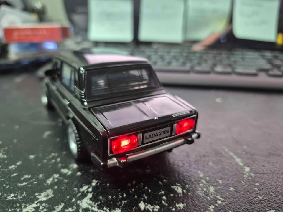 LADA Zhiguli 2106 Die cast car model with lights and sounds - photo 5