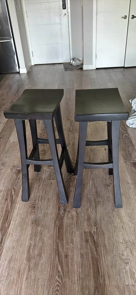 2 Black Bar Stools – Good Condition