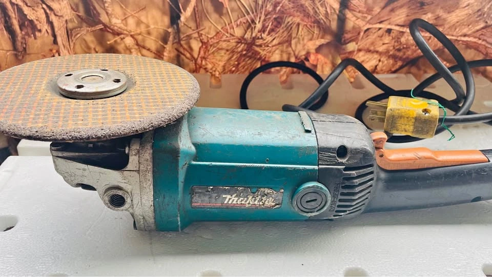 Makita grinder