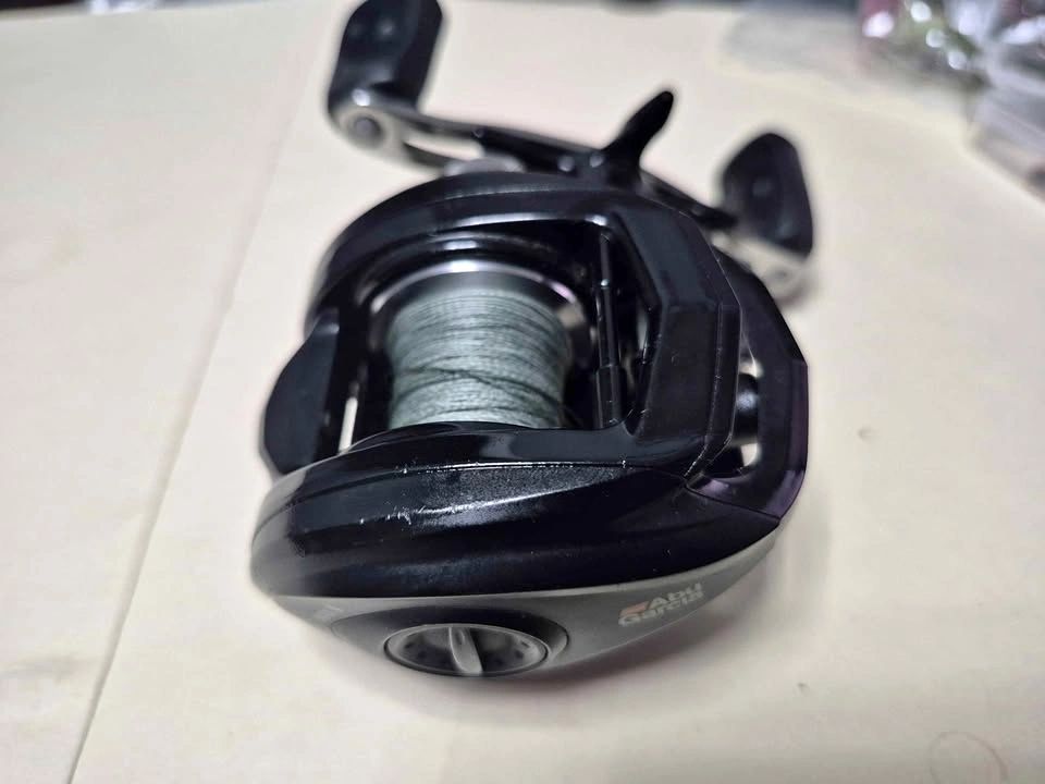 Abu Garcia ultramax baitcaster fishing reel