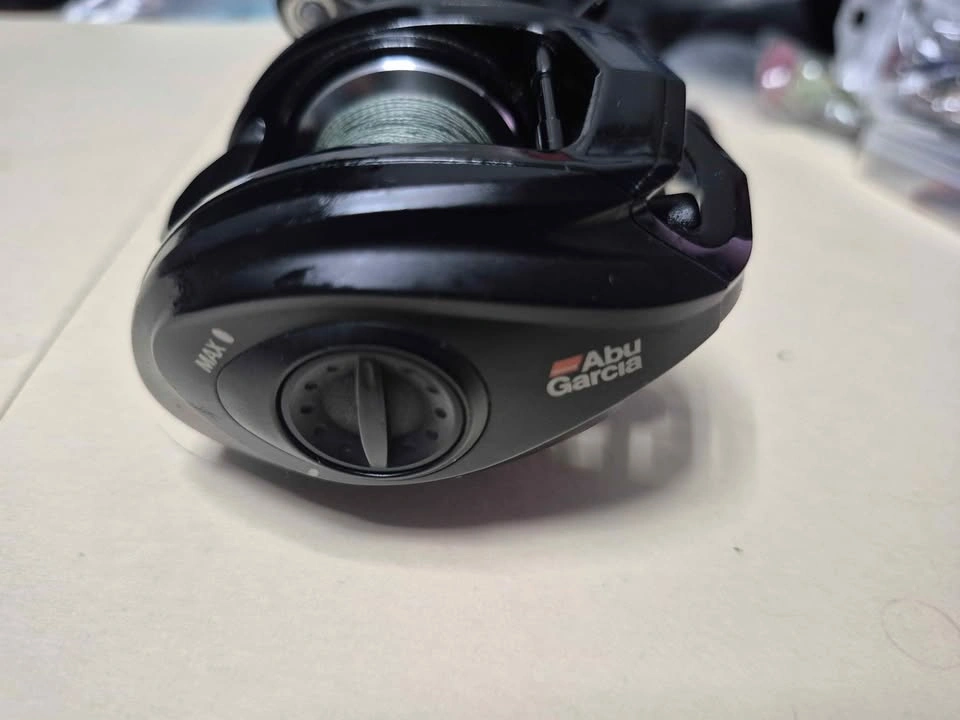 Abu Garcia ultramax baitcaster fishing reel - photo 2