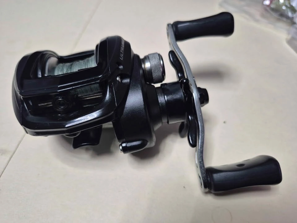 Abu Garcia ultramax baitcaster fishing reel - photo 3
