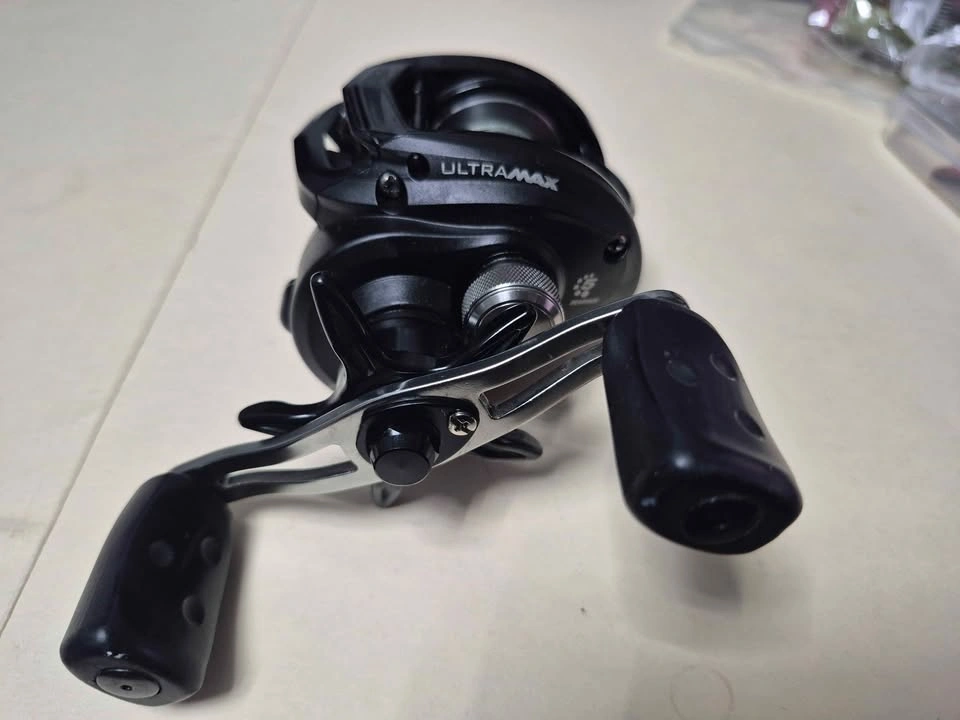Abu Garcia ultramax baitcaster fishing reel - photo 4