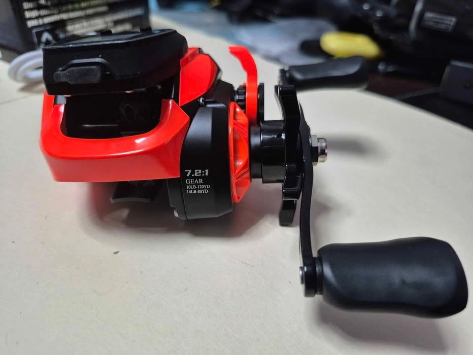 New Fishing baitcaster reel with digital display - photo 3