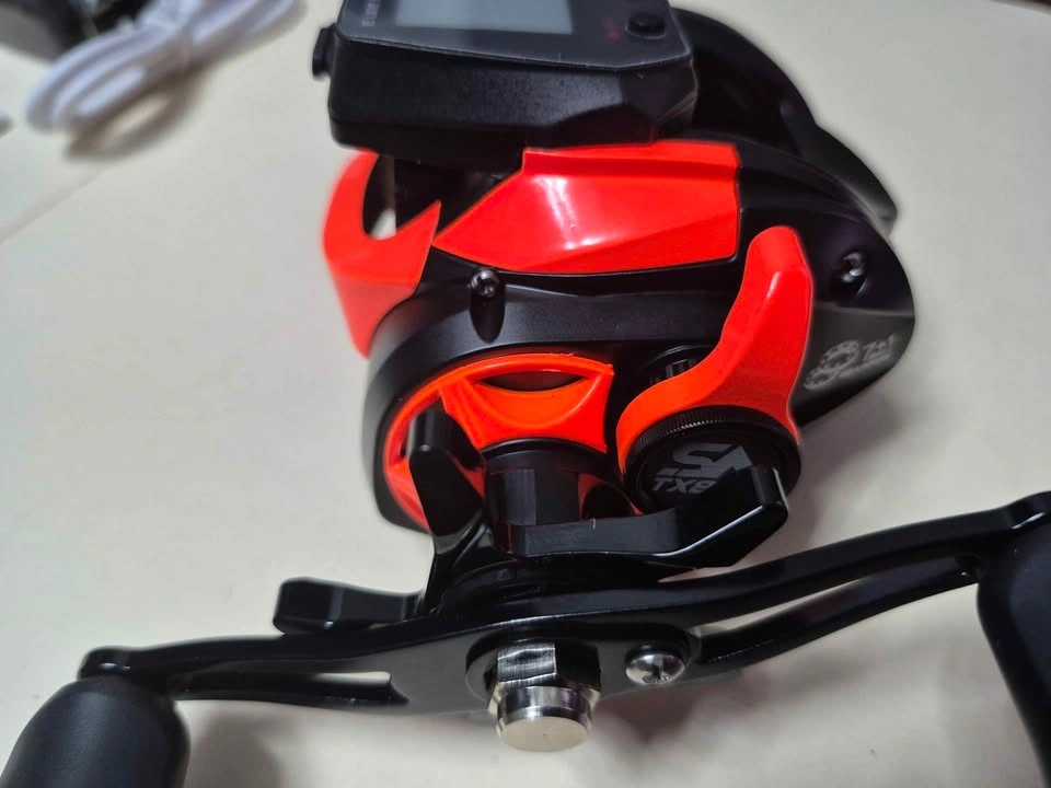 New Fishing baitcaster reel with digital display - photo 5
