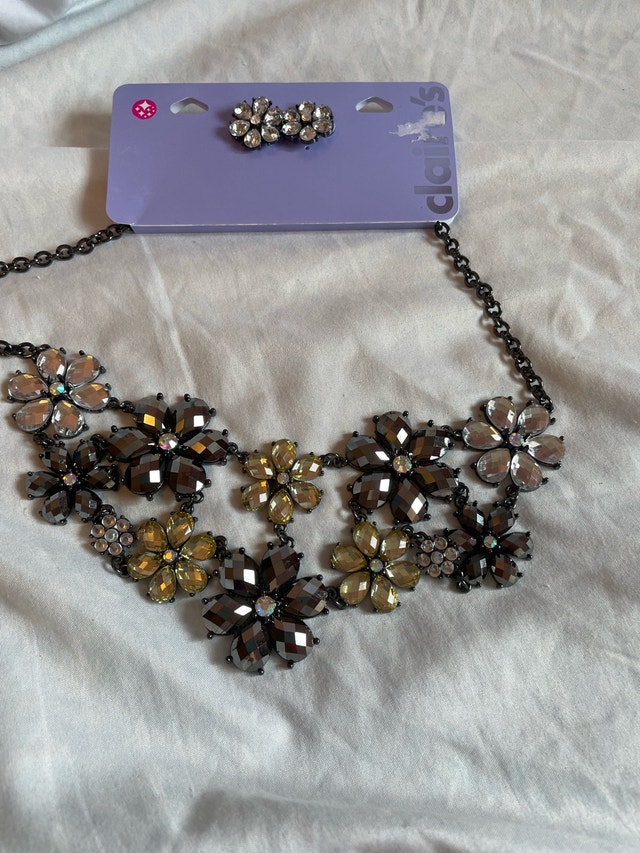 Claire's Flower Jewellery Set (Necklace and Earrings)