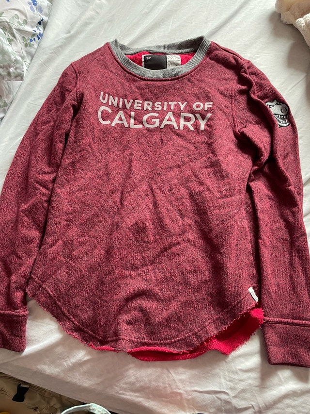 University of Calgary & Grey Pullover Sweaters