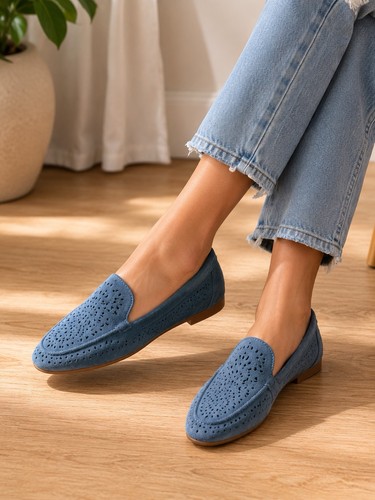 Clarks Collection Women’s 6.5 Blue Suede Perforated Slip-On Loaf
