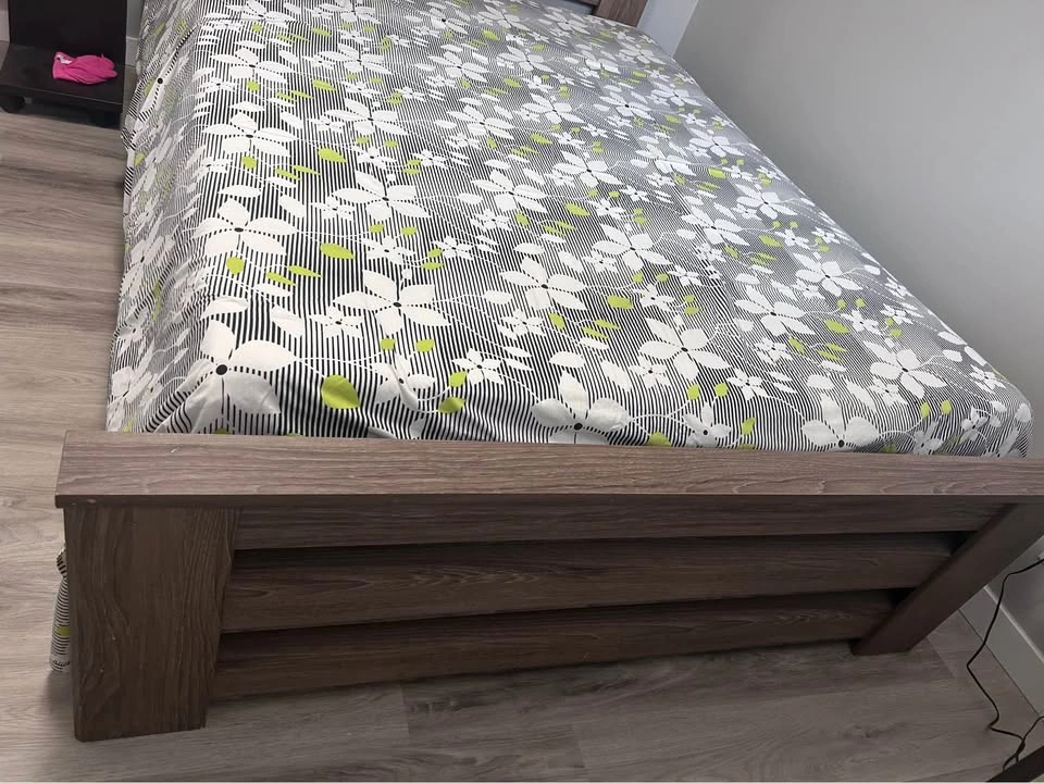 Queen Size Contemporary Wood Bed Frame - photo 2