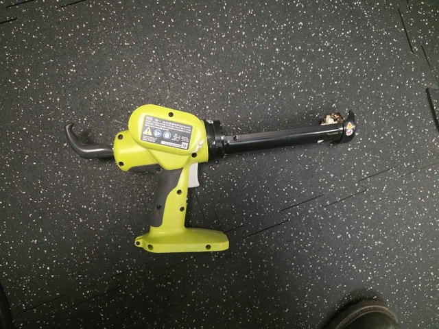 RYOBI 18V ONE+ Cordless Caulk & Adhesive Gun (P310G) – Tool Only - photo 2