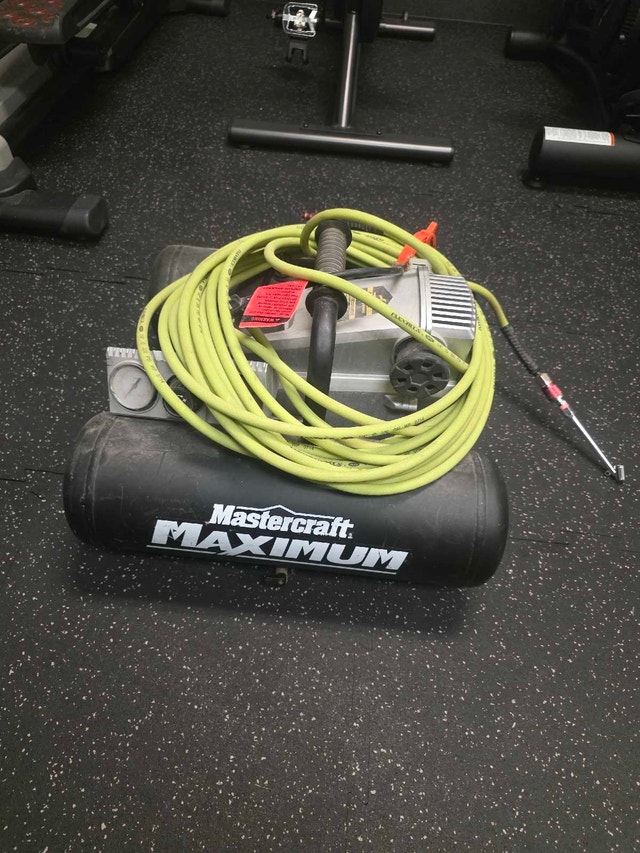 MAXIMUM 5 Gallon 2 HP Air Compressor + Flexzilla Hose - photo 2