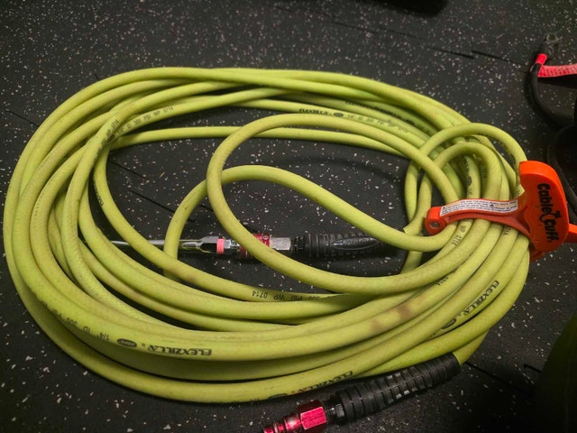 MAXIMUM 5 Gallon 2 HP Air Compressor + Flexzilla Hose - photo 3