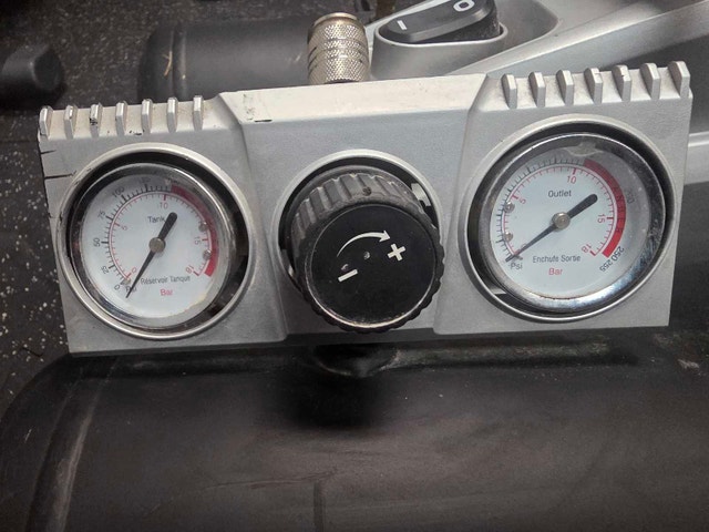 MAXIMUM 5 Gallon 2 HP Air Compressor + Flexzilla Hose - photo 4