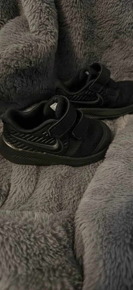Nike Toddler Shoes Size 5C – Black/Green - photo 2