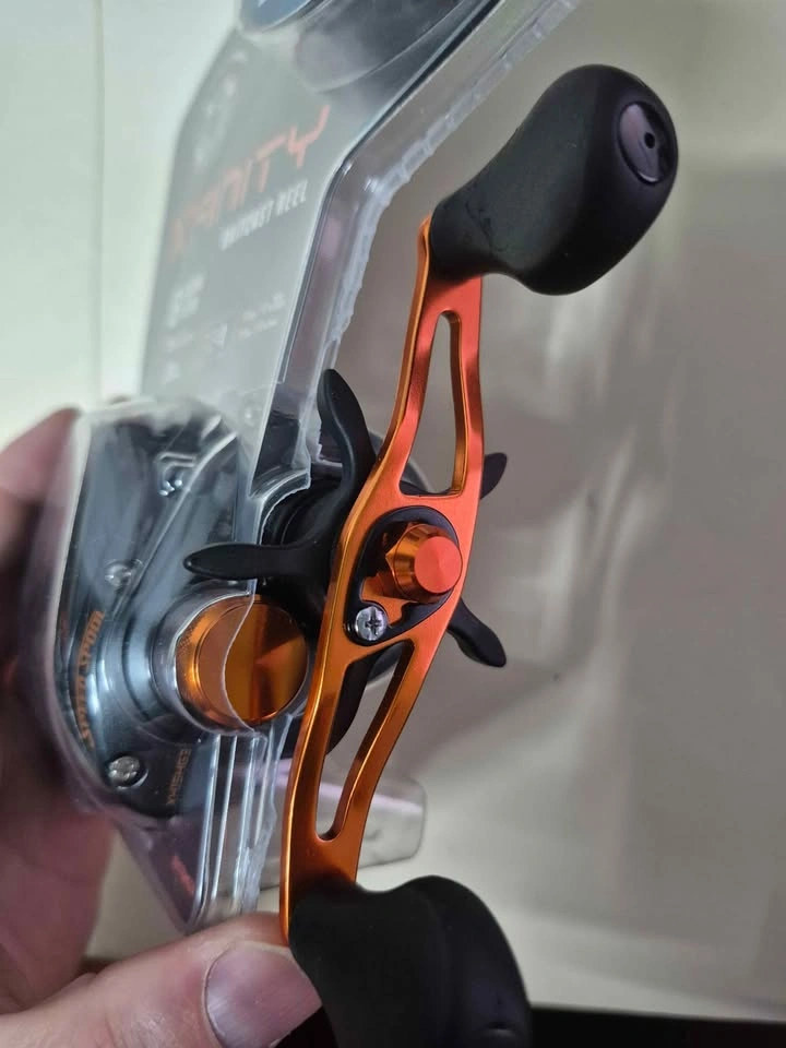 New Lew's Xfinity Baitcast Reel - photo 2