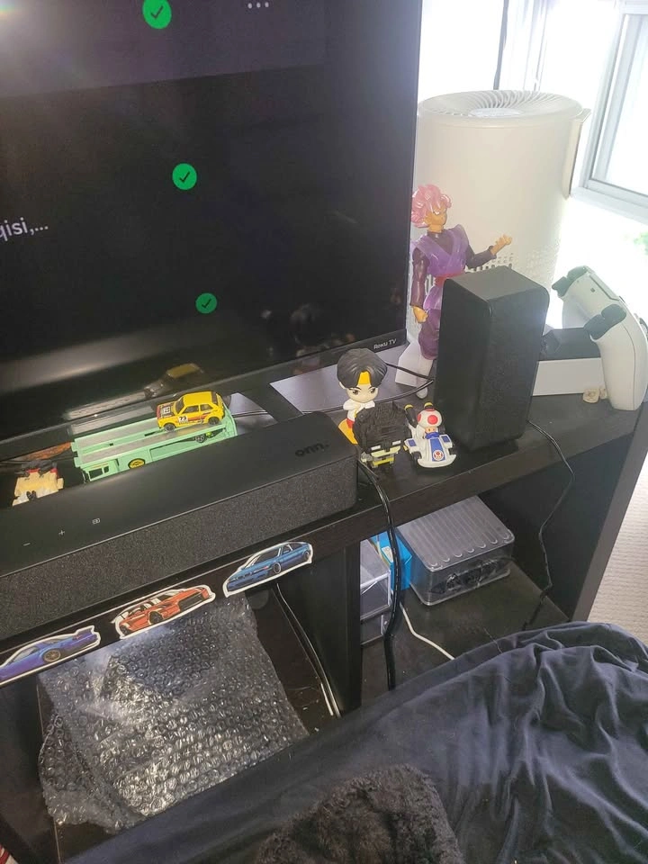 Onn. Roku 144Hz Gaming TV with Soundbar and Speakers - photo 2