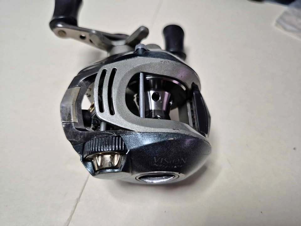 Pinnacle Vision baitcaster fishing reel