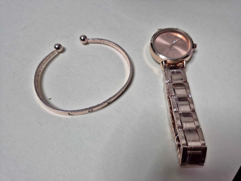 Women's watch with bracelet
