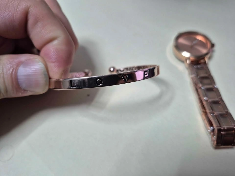 Women's watch with bracelet - photo 2
