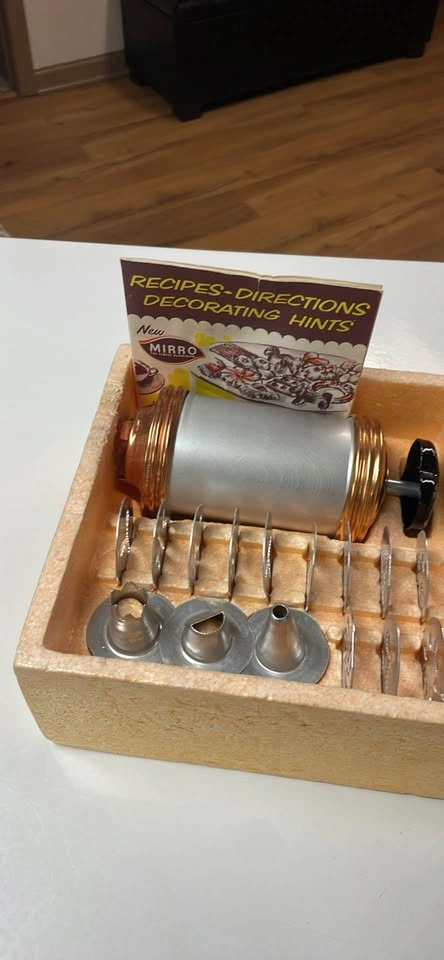 Mirro vintage cookie pastry press - photo 2
