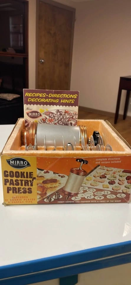 Mirro vintage cookie pastry press - photo 3