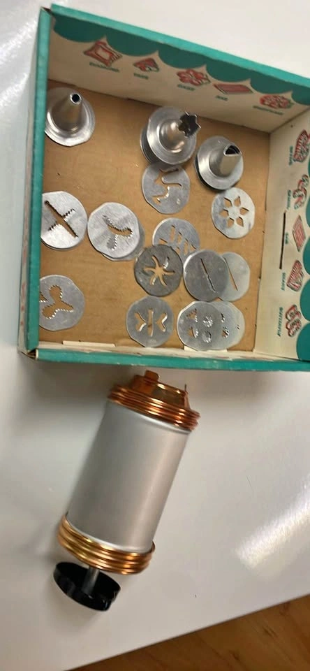 Mirro cookie pastry press vintage