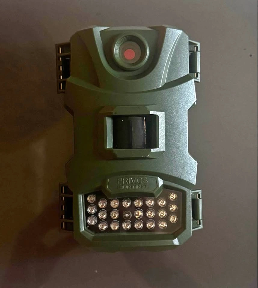 Primos Hunting 14 Megapixel Low Glow Trail Camera