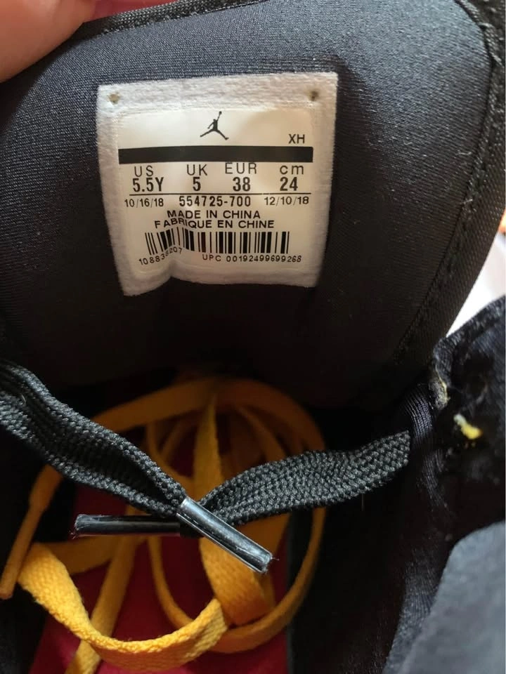 NIKE Air Jordan Retro 1 Mid 'University Gold' - photo 4