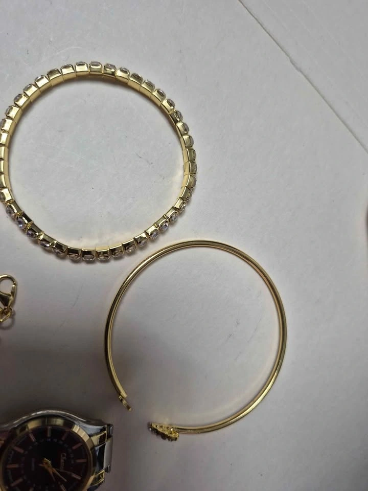 Women's Watch and bracelets - photo 3