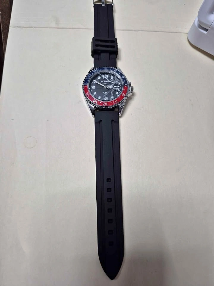 New mens watch brocken glass