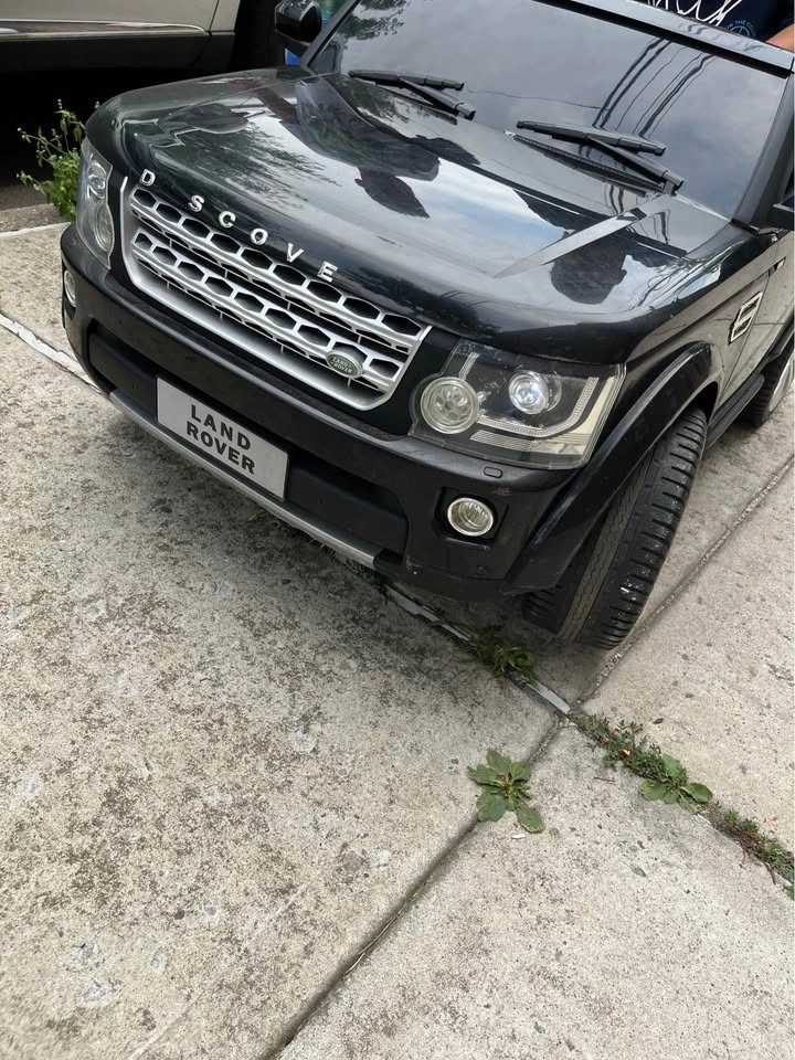Kids Land Rover Discovery Ride-On Car - Remote Control