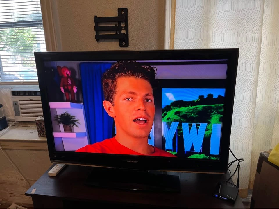 Sharp 42" LCD TV – Model LC-42D43U – Great Working Condition - photo 3