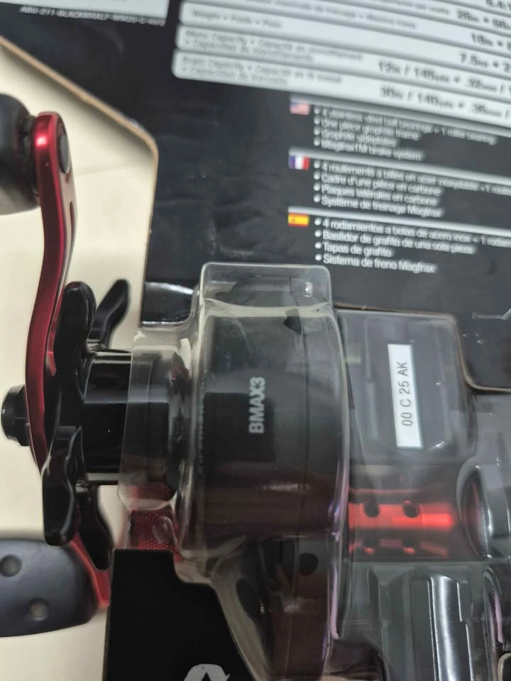 Abu Garcia Black Max baitcaster fishing reel - photo 3