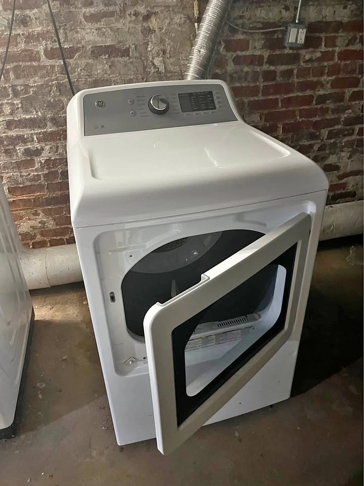 Samsung Top Load Washer + GE Gas Dryer — Brooklyn 11235 - photo 2