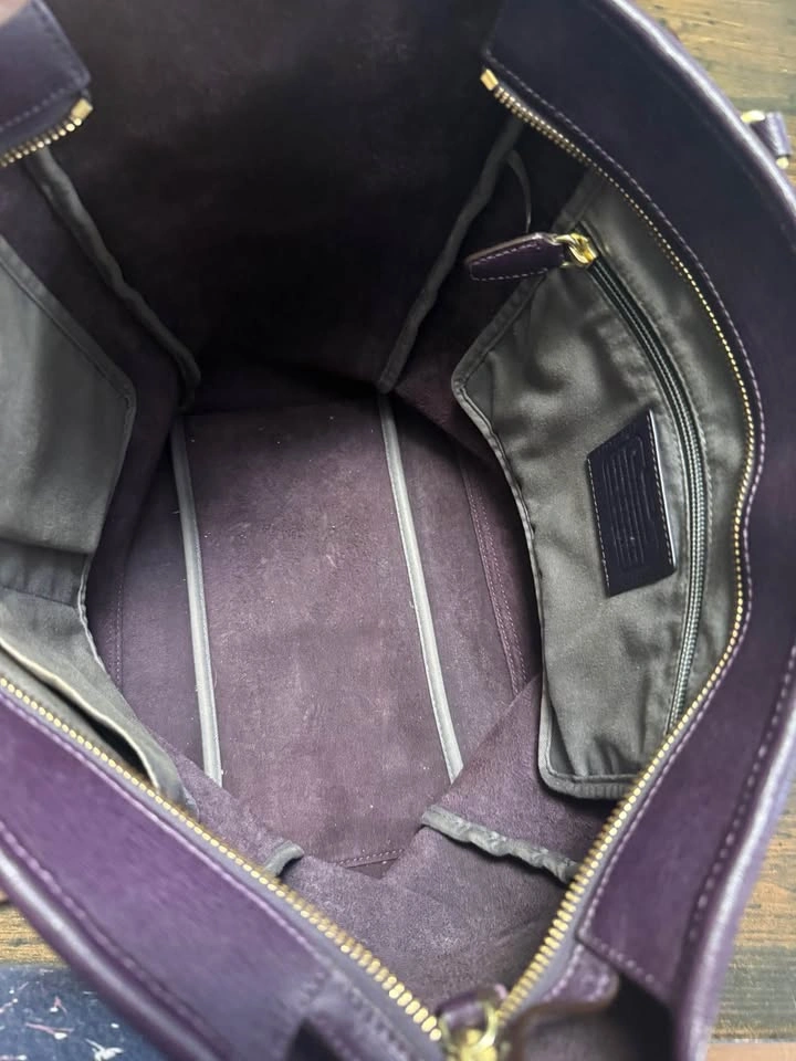 COACH CITY TOTE BAG IN EGGPLANT - photo 3