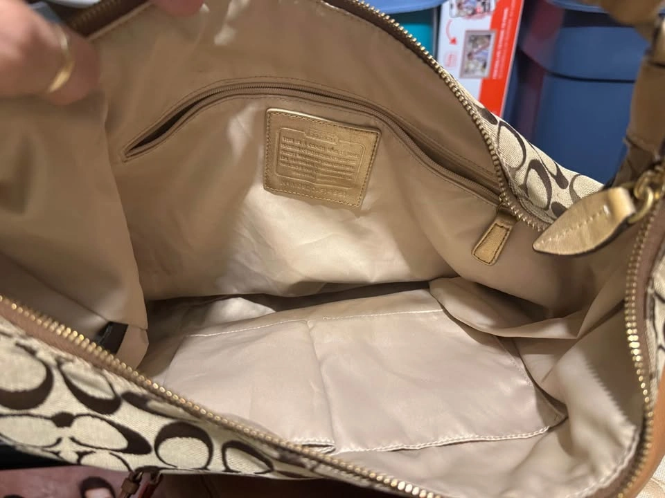 COACH TRI COLOURED HOBO BAG - photo 5
