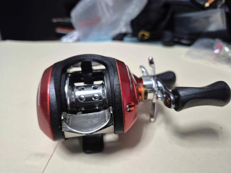 Pflueger Templar baitcaster fishing reel - photo 3